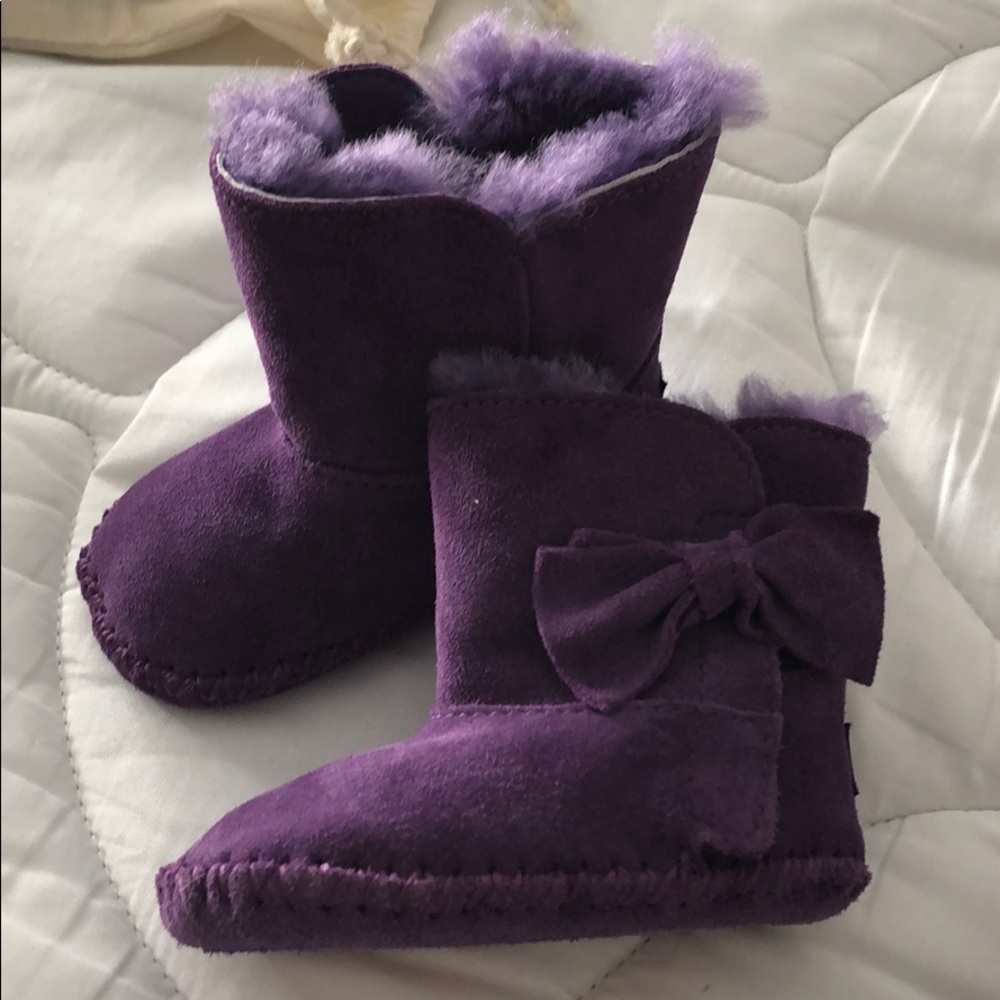 Never worn UGG girls boots size 2/3 purple suede